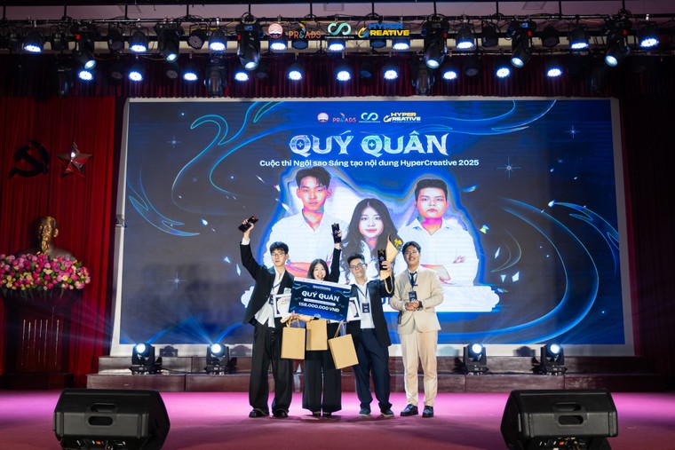 Bùng nổ sắc màu sáng tạo tại đêm Chung kết HyperCreative 2025 trường Báo: Bật sắc họa dấu ấn ảnh 6