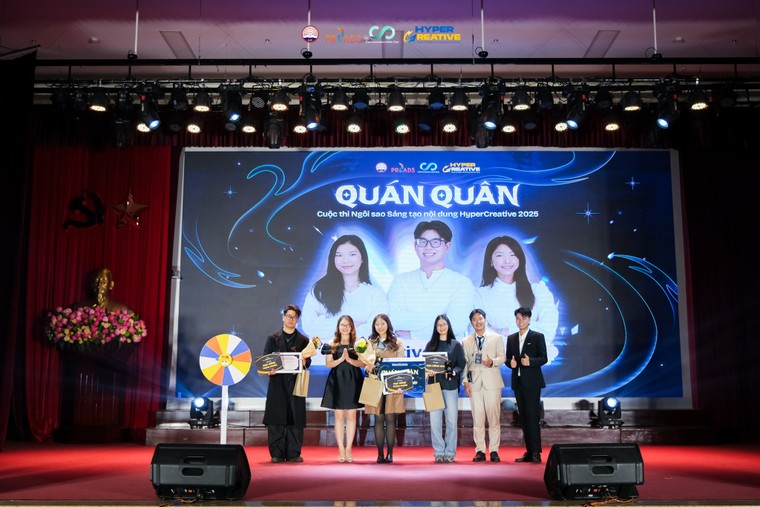 Bùng nổ sắc màu sáng tạo tại đêm Chung kết HyperCreative 2025 trường Báo: Bật sắc họa dấu ấn ảnh 4