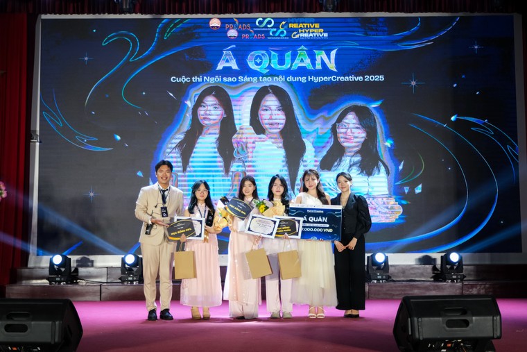 Bùng nổ sắc màu sáng tạo tại đêm Chung kết HyperCreative 2025 trường Báo: Bật sắc họa dấu ấn ảnh 5