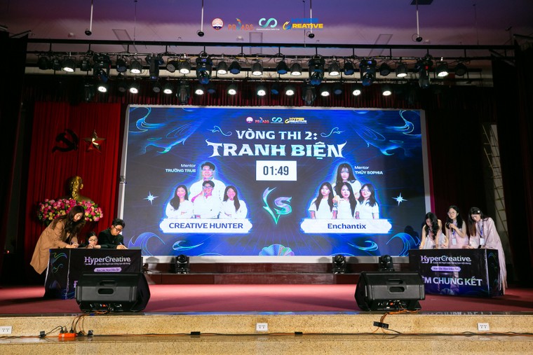 Bùng nổ sắc màu sáng tạo tại đêm Chung kết HyperCreative 2025 trường Báo: Bật sắc họa dấu ấn ảnh 14