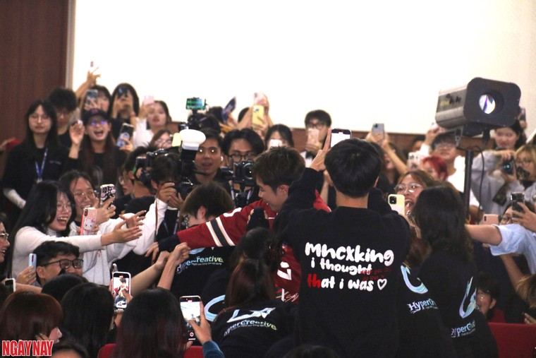 Mason Nguyễn trở lại với vòng tay người hâm mộ Thủ đô sau gần một năm vắng bóng ảnh 12