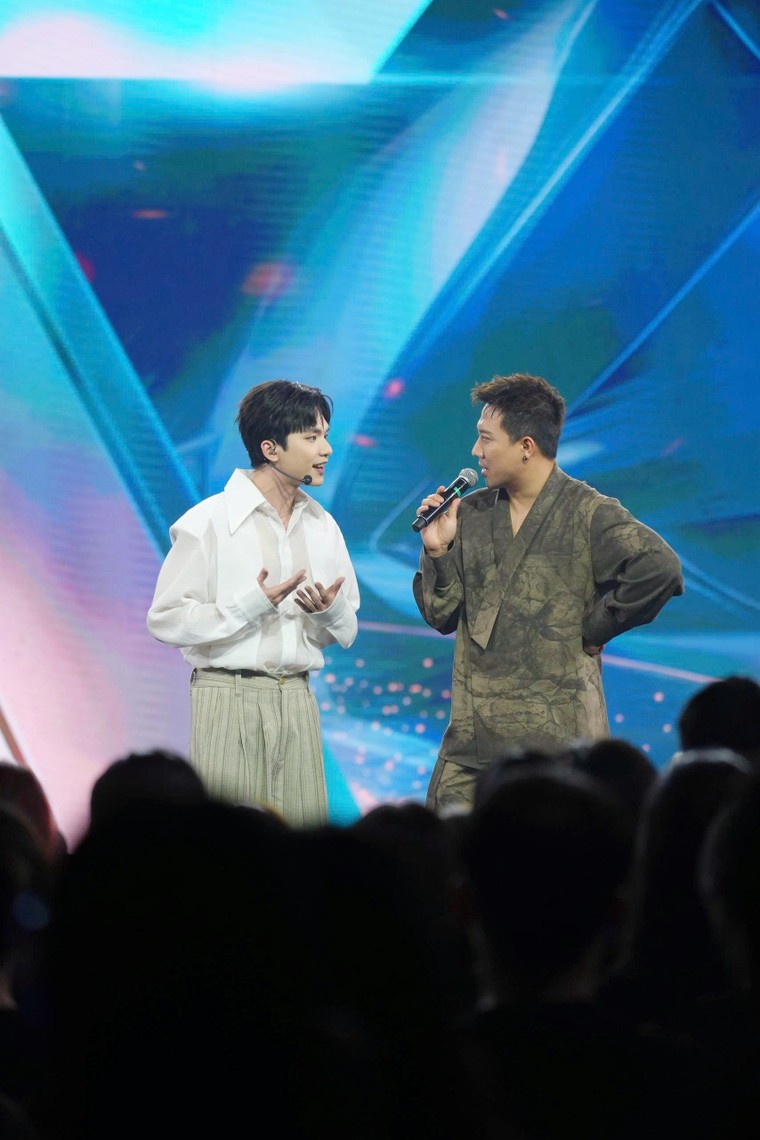 Anh Trai “Say Hi” 2025 Tập 13: Anh Trai B Ray trở về với sức mạnh nguyên bản, mang giọng ca AMEE dự kiến khuấy đảo sân khấu Say Hi ảnh 2