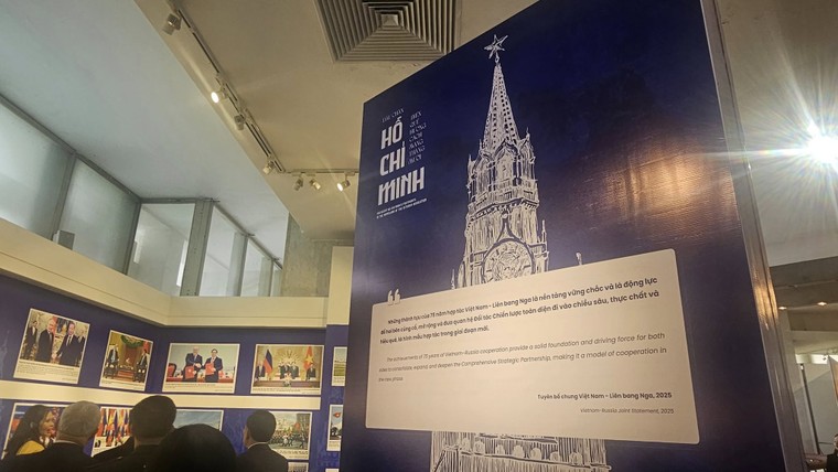 Trưng bày chuyên đề Dấu chân Hồ Chí Minh trên quê hương Cách Mạng tháng Mười ảnh 4