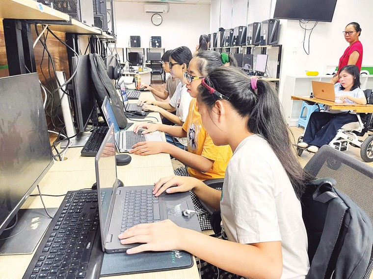 Chuyển đổi số và bài toán tiếp cận người khuyết tật ảnh 2