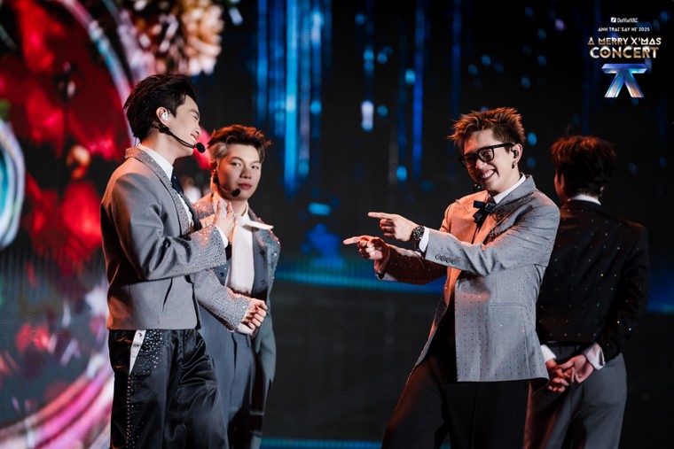Anh Trai "Say Hi" 2025 Concert Giáng Sinh kiến tạo bức tranh mùa lễ hội cuối năm quy mô lớn tại Vạn Phúc City ảnh 2