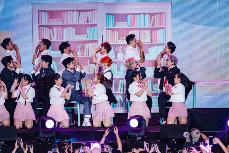 Anh Trai "Say Hi" 2025 Concert Giáng Sinh kiến tạo bức tranh mùa lễ hội cuối năm quy mô lớn tại Vạn Phúc City ảnh 3