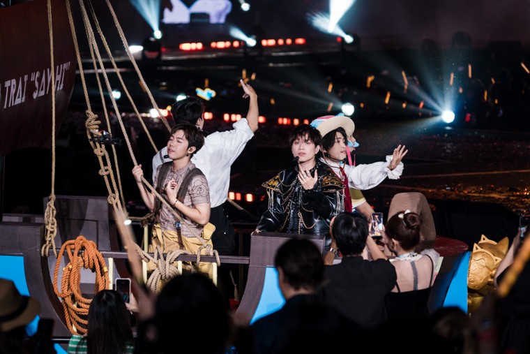 Anh Trai "Say Hi" 2025 Concert Giáng Sinh kiến tạo bức tranh mùa lễ hội cuối năm quy mô lớn tại Vạn Phúc City ảnh 4