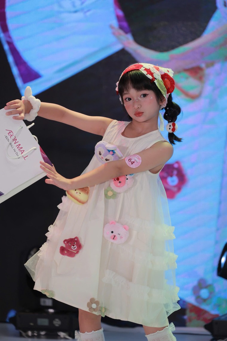 Á quân Face Star Kidz Hà Linh: “Danh hiệu này là niềm vui ngoài mong đợi và là động lực để con tiếp tục theo đuổi nghệ thuật” ảnh 2