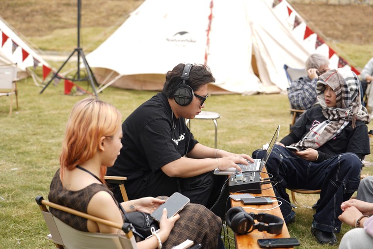 Vệt hương âm nhạc giữa thiên nhiên Hoà Bình: Khi các nghệ sĩ trẻ cùng tìm về bản ngã sáng tạo ảnh 4