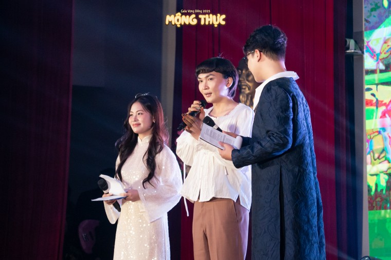 Em Ellata và hành trình cảm xúc tại Gala Vọng Đông 2025: Mộng Thực ảnh 1