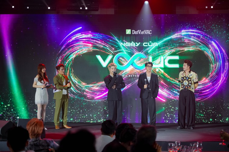 Year End Party nhà DatVietVAC với chủ đề "Chủ nghĩa Bình thường" - Đêm hội quy tụ và gắn kết những giá trị độc nhất ảnh 1