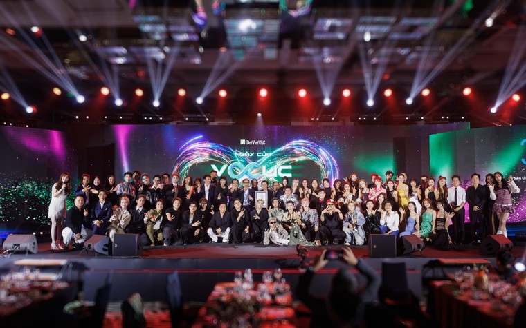 Year End Party nhà DatVietVAC với chủ đề "Chủ nghĩa Bình thường" - Đêm hội quy tụ và gắn kết những giá trị độc nhất ảnh 2