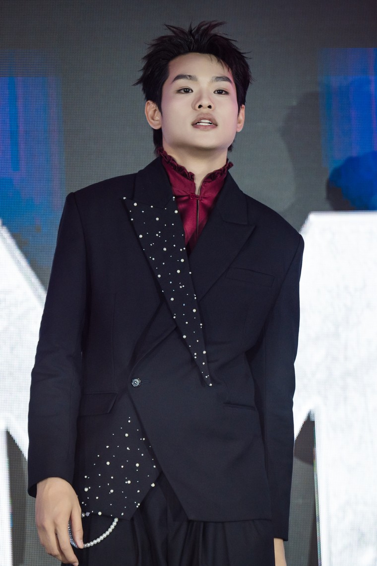 Showbiz Việt Nam cùng “date” trong đêm tiệc cuối năm của DatVietVAC ảnh 11