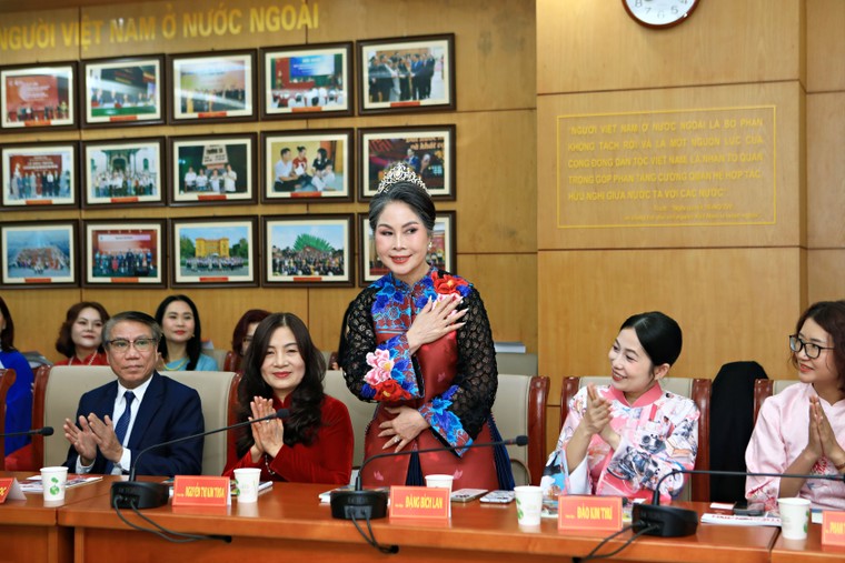 Gặp mặt đầu Xuân 2026: Kết nối cộng đồng phu nhân Việt Nam toàn châu Âu, lan tỏa giá trị văn hóa truyền thống ảnh 8