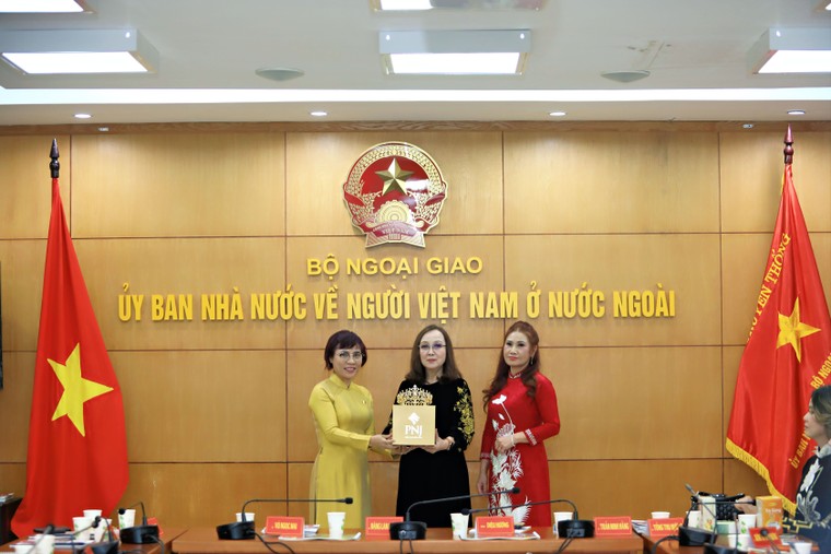 Gặp mặt đầu Xuân 2026: Kết nối cộng đồng phu nhân Việt Nam toàn châu Âu, lan tỏa giá trị văn hóa truyền thống ảnh 12