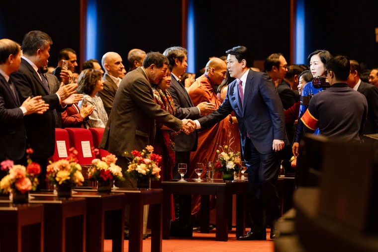 Tổng đạo diễn Xuân quê hương 2026 Hoàng Công Cường hạnh phúc khi chạm vào nỗi nhớ quê hương của hàng ngàn kiều bào ảnh 3