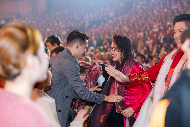 Tổng đạo diễn Xuân quê hương 2026 Hoàng Công Cường hạnh phúc khi chạm vào nỗi nhớ quê hương của hàng ngàn kiều bào ảnh 7