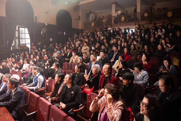 Quả Dưa Hấu trở lại: Khi lớp vỏ đổi màu, trái tim vẫn đỏ lửa ảnh 6