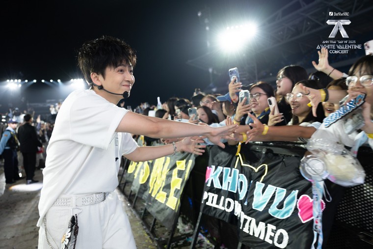 “Biển trắng” giữa Mỹ Đình: Khi concert Việt chạm ngưỡng của một sự kiện văn hóa đô thị ảnh 15