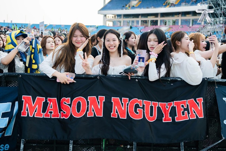 “Biển trắng” giữa Mỹ Đình: Khi concert Việt chạm ngưỡng của một sự kiện văn hóa đô thị ảnh 5