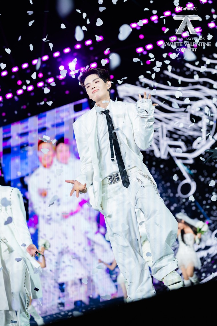 “Biển trắng” giữa Mỹ Đình: Khi concert Việt chạm ngưỡng của một sự kiện văn hóa đô thị ảnh 18