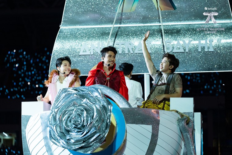 “Biển trắng” giữa Mỹ Đình: Khi concert Việt chạm ngưỡng của một sự kiện văn hóa đô thị ảnh 6