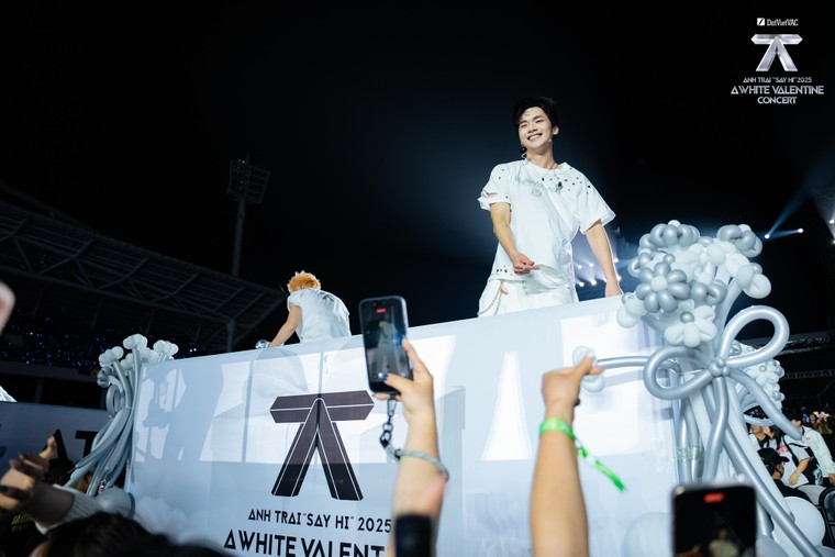 “Biển trắng” giữa Mỹ Đình: Khi concert Việt chạm ngưỡng của một sự kiện văn hóa đô thị ảnh 2