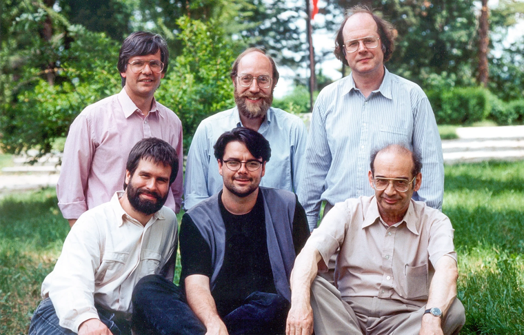 Những người tiên phong trong mật mã lượng tử giành giải Turing ảnh 1