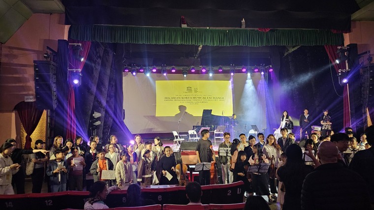 Rạp Hòa Bình “thức giấc” trong đêm nhạc kết nối Thành phố Sáng tạo UNESCO ảnh 7