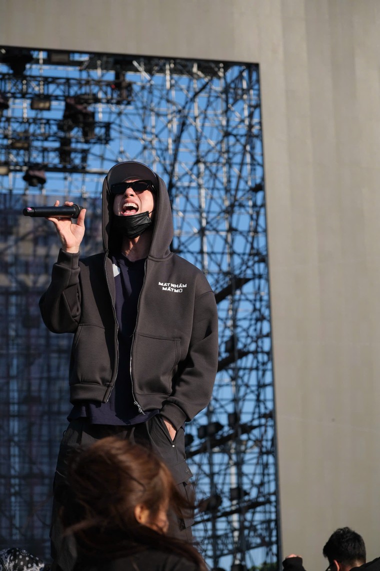 hieuthuhai, Lamoon và Juky san “cháy” hết mình trên sân khấu tổng duyệt Mega Concert Đại ngàn chạm biển xanh ảnh 1