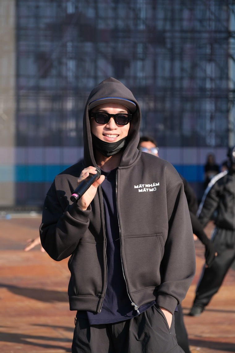 hieuthuhai, Lamoon và Juky san “cháy” hết mình trên sân khấu tổng duyệt Mega Concert Đại ngàn chạm biển xanh ảnh 3