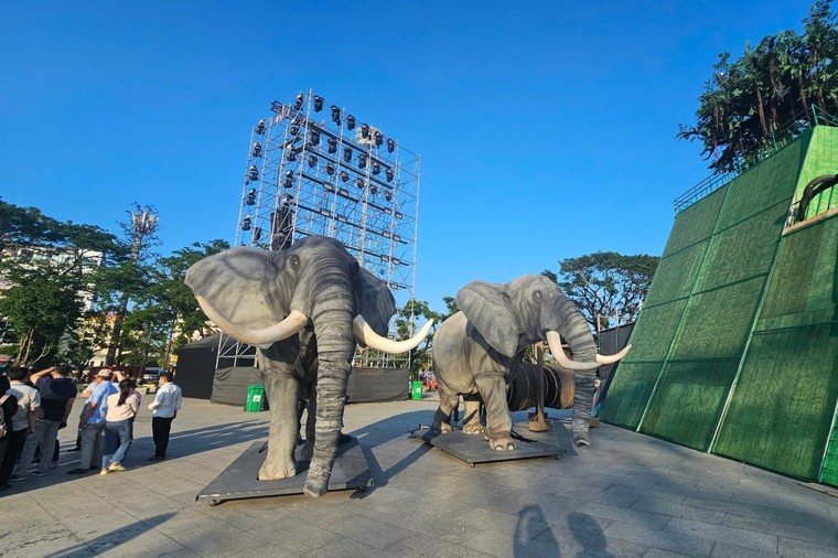 hieuthuhai, Lamoon và Juky san “cháy” hết mình trên sân khấu tổng duyệt Mega Concert Đại ngàn chạm biển xanh ảnh 11