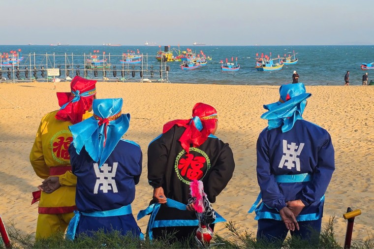 hieuthuhai, Lamoon và Juky san “cháy” hết mình trên sân khấu tổng duyệt Mega Concert Đại ngàn chạm biển xanh ảnh 14