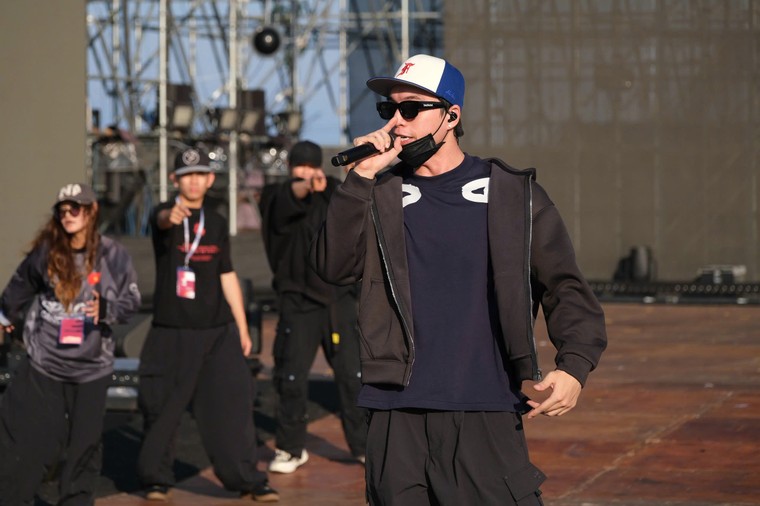 hieuthuhai, Lamoon và Juky san “cháy” hết mình trên sân khấu tổng duyệt Mega Concert Đại ngàn chạm biển xanh ảnh 4