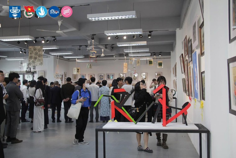 Triển lãm mỹ thuật sinh viên: Nơi nghệ sĩ trẻ bắt đầu bước ra công chúng ảnh 2