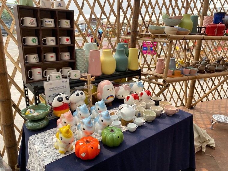 Sự dịch chuyển của mỹ thuật ứng dụng từ làng nghề vào không gian tiêu dùng hiện đại ảnh 3