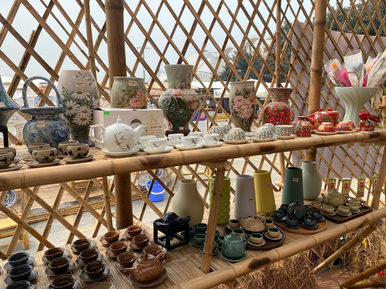 Sự dịch chuyển của mỹ thuật ứng dụng từ làng nghề vào không gian tiêu dùng hiện đại ảnh 4