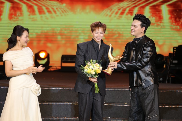 Giải thưởng Cống hiến 2026 khép lại với “đại tiệc âm nhạc”, CONGB giành giải Nghệ sĩ mới, SOOBIN lập hat-trick ấn tượng ảnh 7