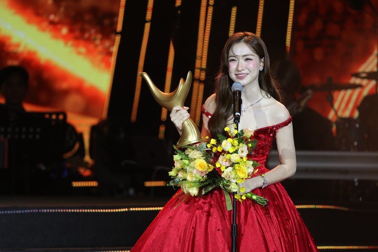 Giải thưởng Cống hiến 2026 khép lại với “đại tiệc âm nhạc”, CONGB giành giải Nghệ sĩ mới, SOOBIN lập hat-trick ấn tượng ảnh 5