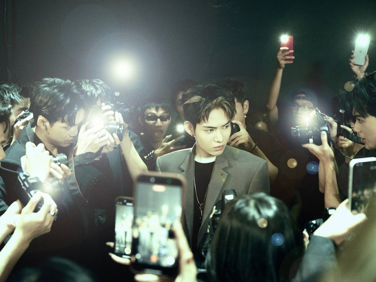 "Anh trai" DILLAN gia nhập đường đua âm nhạc với MV debut "VVIP" ảnh 3