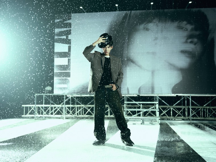 "Anh trai" DILLAN gia nhập đường đua âm nhạc với MV debut "VVIP" ảnh 2