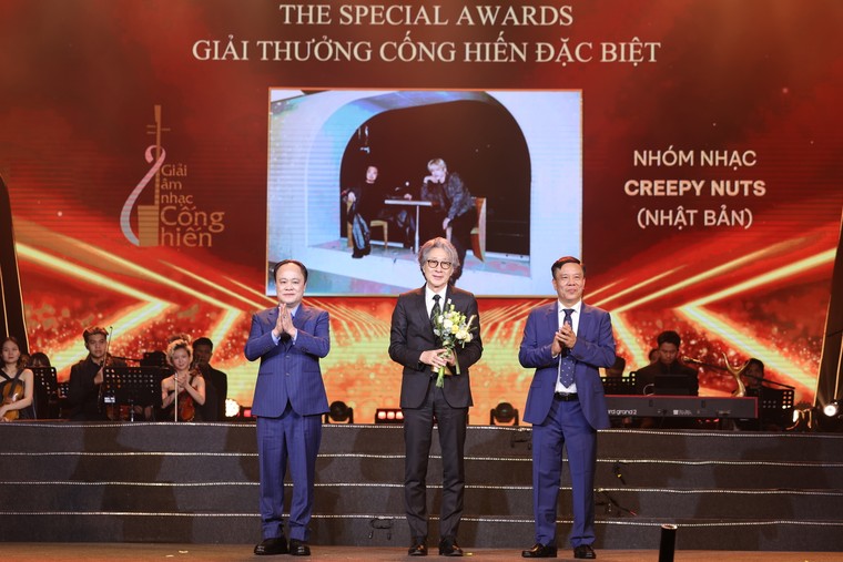 Giải thưởng Cống hiến 2026 khép lại với “đại tiệc âm nhạc”, CONGB giành giải Nghệ sĩ mới, SOOBIN lập hat-trick ấn tượng ảnh 9