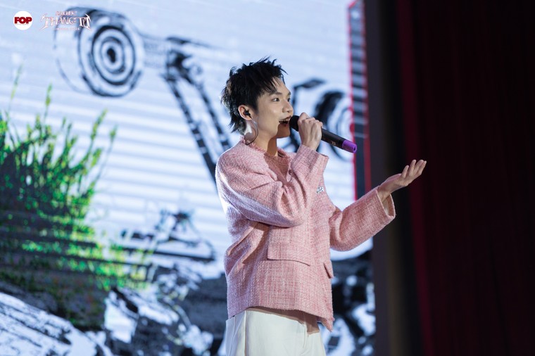 Vương Bình khuấy động sân khấu Dạ Khúc Tháng Tư 2026 bằng giọng ca giàu cảm xúc ảnh 2