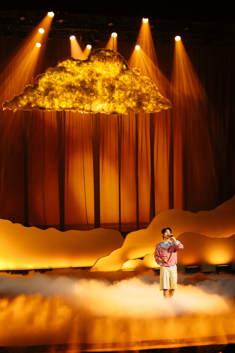 Từ Rap Việt đến Anh Trai Say Hi: buitruonglinh quy tụ dàn khách mời đồ sộ trong đêm diễn khép lại tại Hà Nội ảnh 1