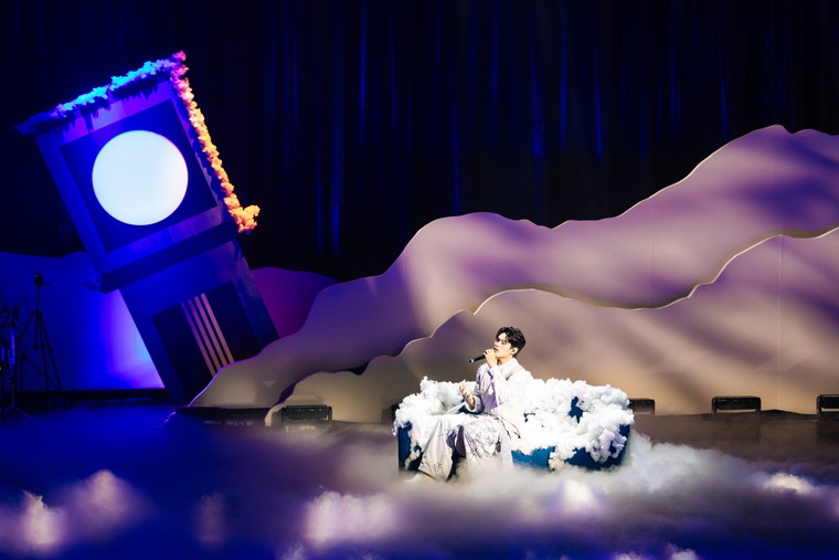 Từ Rap Việt đến Anh Trai Say Hi: buitruonglinh quy tụ dàn khách mời đồ sộ trong đêm diễn khép lại tại Hà Nội ảnh 5