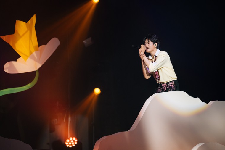 Từ Rap Việt đến Anh Trai Say Hi: buitruonglinh quy tụ dàn khách mời đồ sộ trong đêm diễn khép lại tại Hà Nội ảnh 11