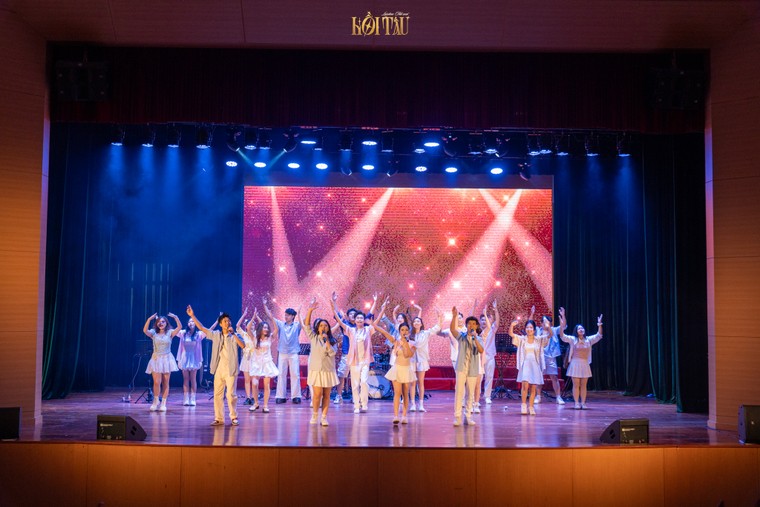 “Hồi Tấu” 2026: Sinh viên Báo chí đầu tư dàn dựng, nâng trải nghiệm đêm nhạc ảnh 2