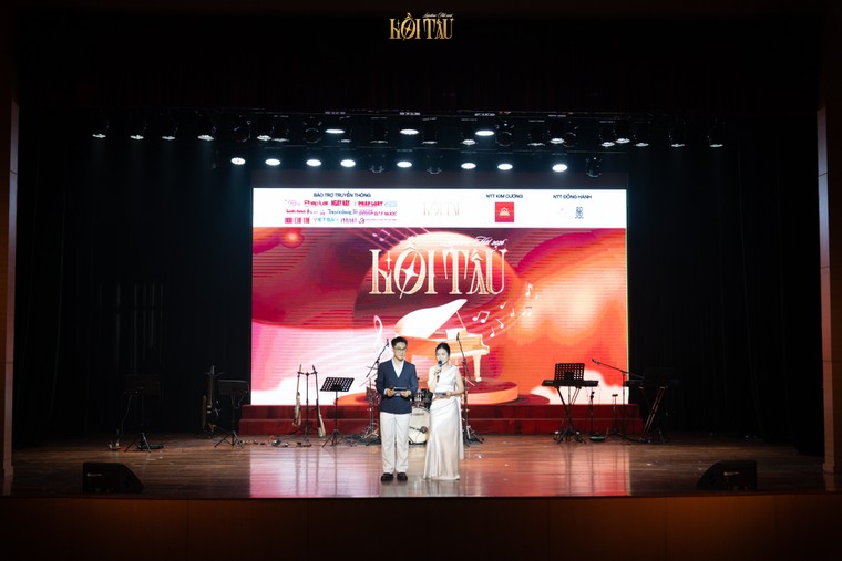 “Hồi Tấu” 2026: Sinh viên Báo chí đầu tư dàn dựng, nâng trải nghiệm đêm nhạc ảnh 1