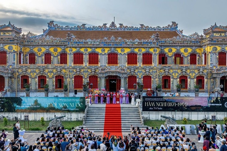 Triển lãm "Trời, Non, Nước": Sự trở lại của hội họa hàn lâm trong diễn ngôn nghệ thuật đương đại ảnh 1