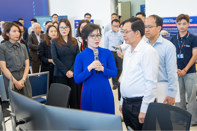 Phó Thủ tướng Chính phủ Hồ Quốc Dũng dự Lễ khai trương AI Lab của Trường Đại học Thăng Long ảnh 3